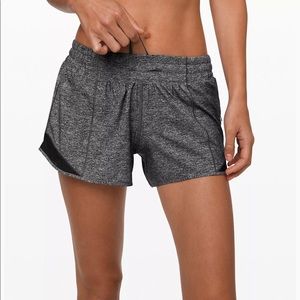 Lululemon Hotty Hot Short II 4”